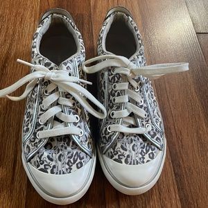 Selling coach sneakers